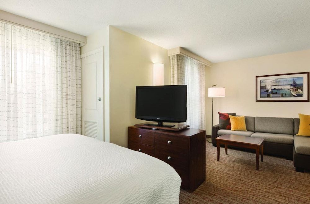Studio, 1 King Bed with Sofa bed (Mobility/Hearing Accessible, Tub)