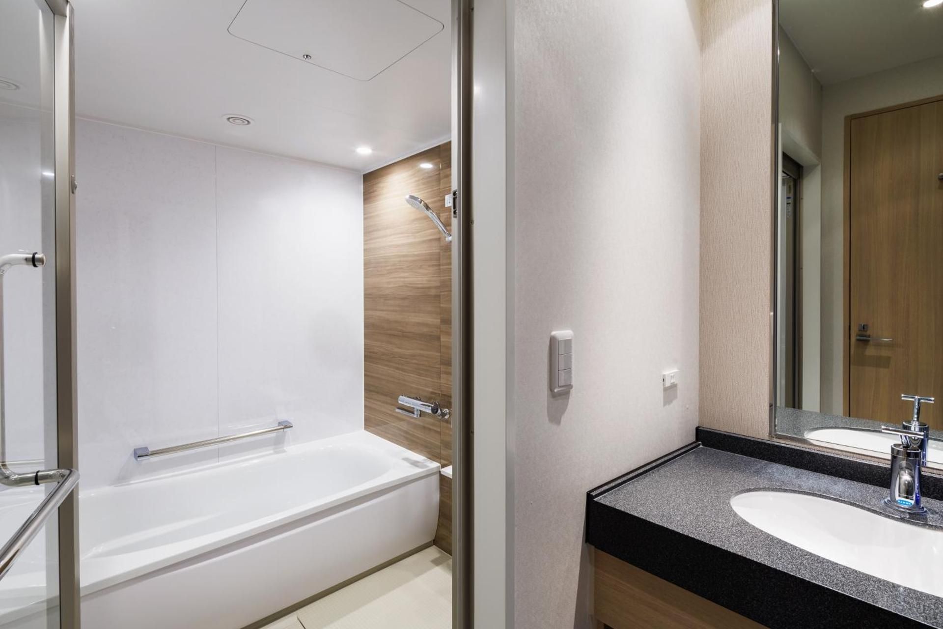 UTSUROI - King Deluxe 28sqm - Non-Smoking (separate bathroom) 