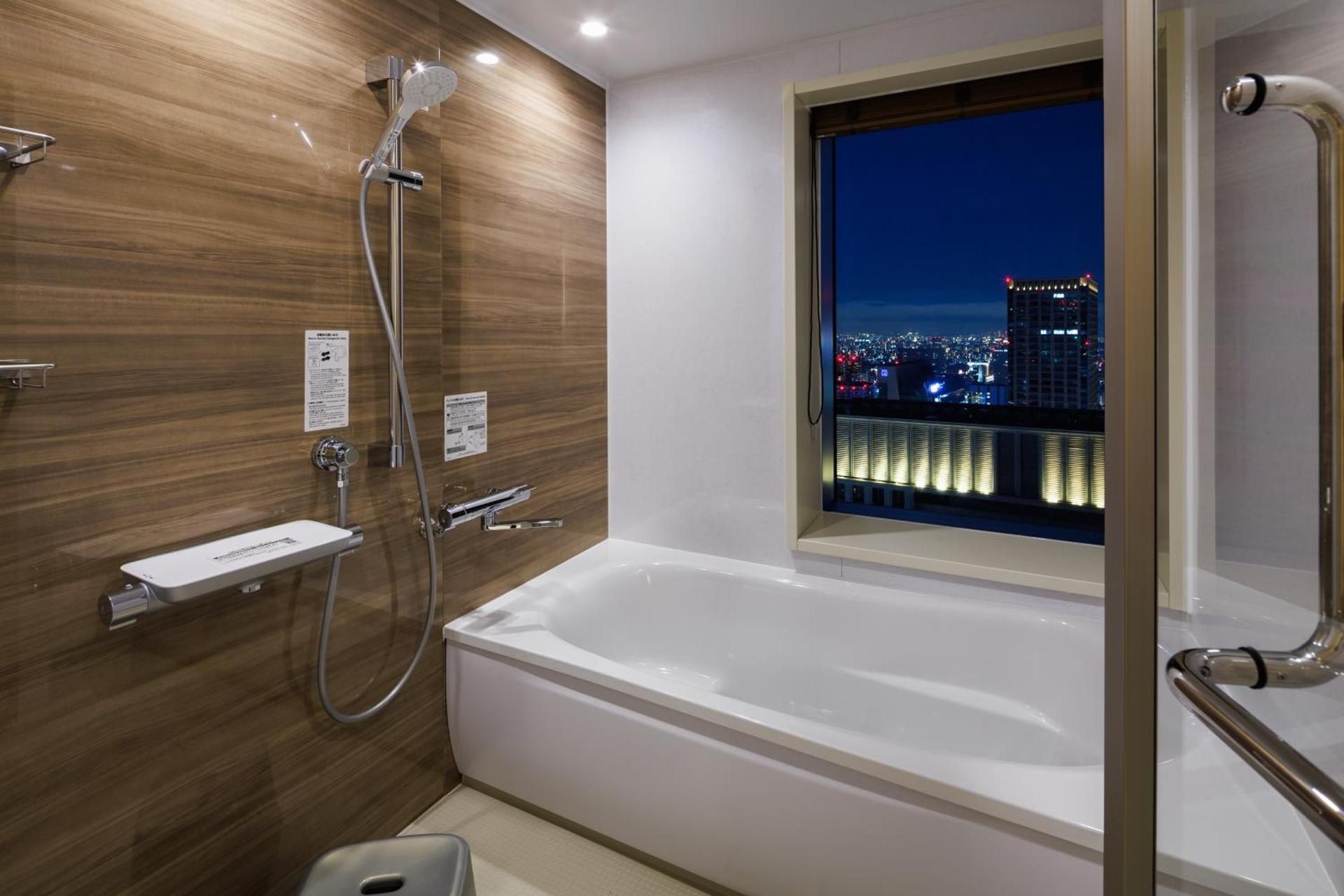 UTSUROI - Premium Corner King 40sqm - Non Smoking