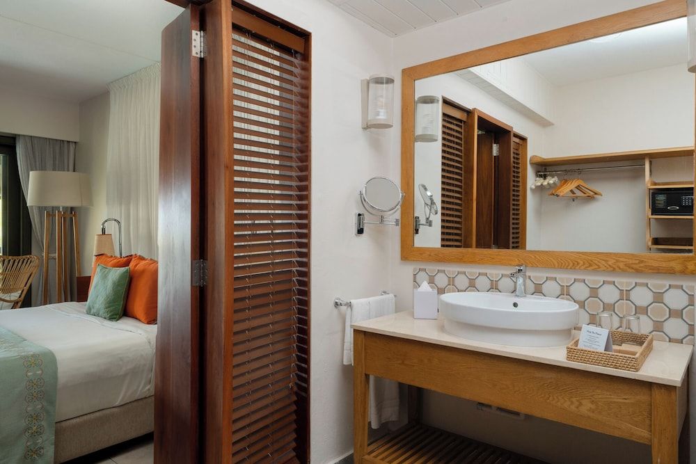 Veranda Paul & Virginie Hotel & Spa - Adults Only Superior Room, Sea View 13