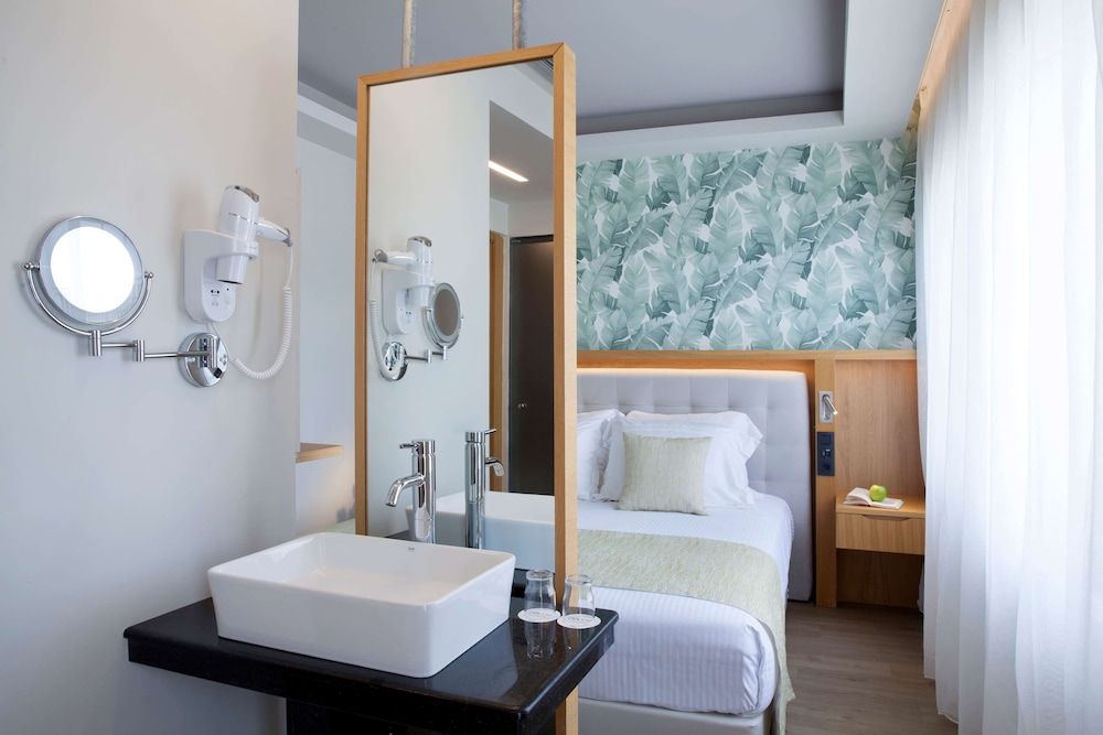 Executive Maisonette Sea View with Hot Tub