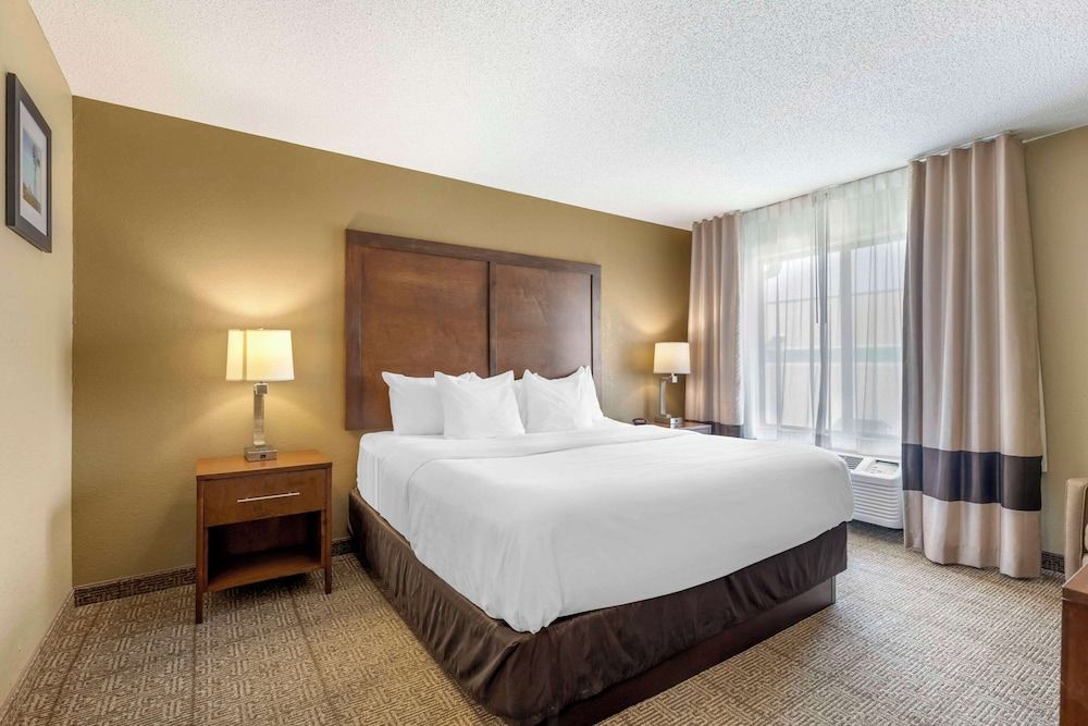 Suite, 1 King Bed, Non Smoking, Hot Tub