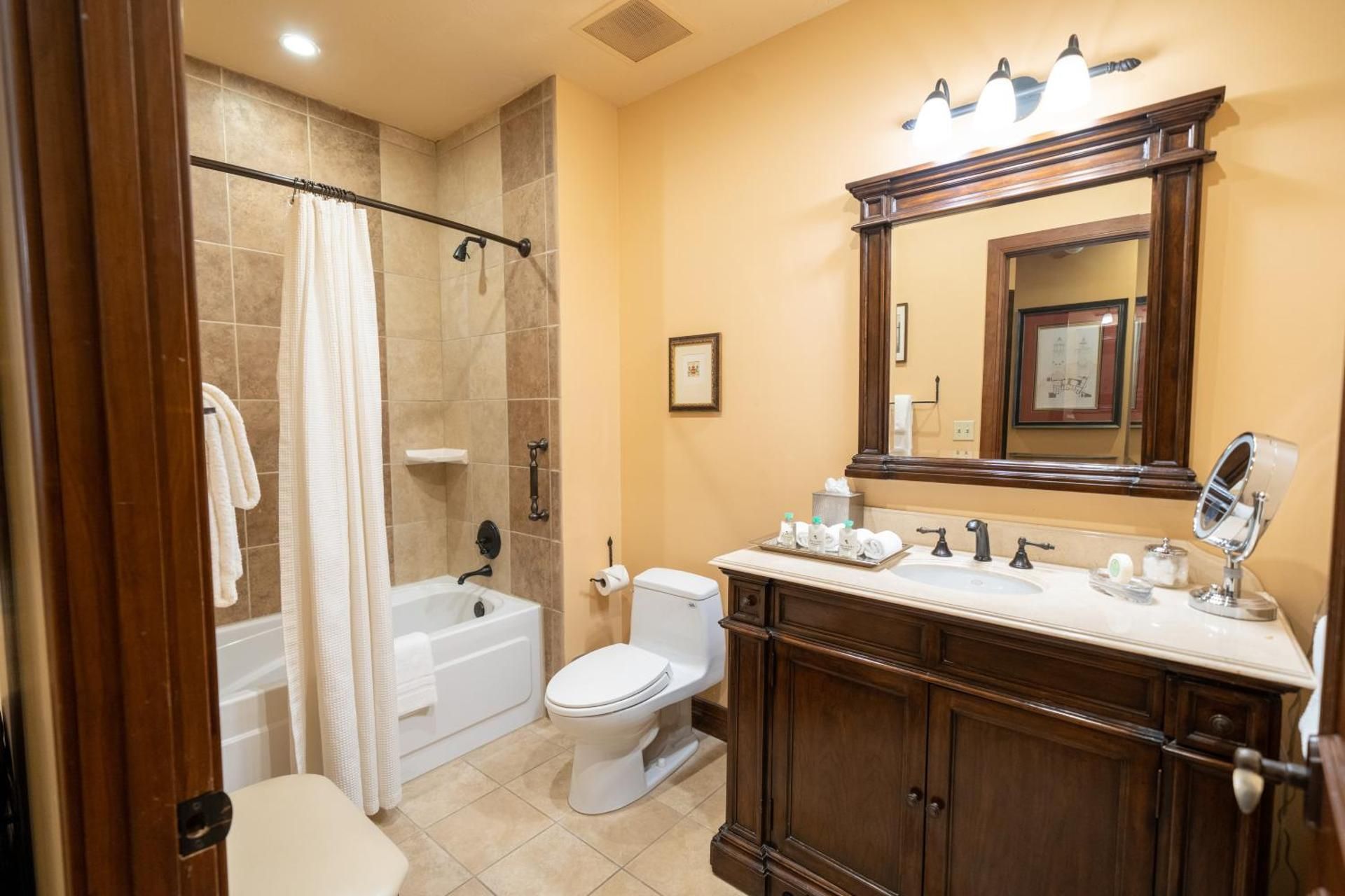 undefined Hotel Granduca Houston 9