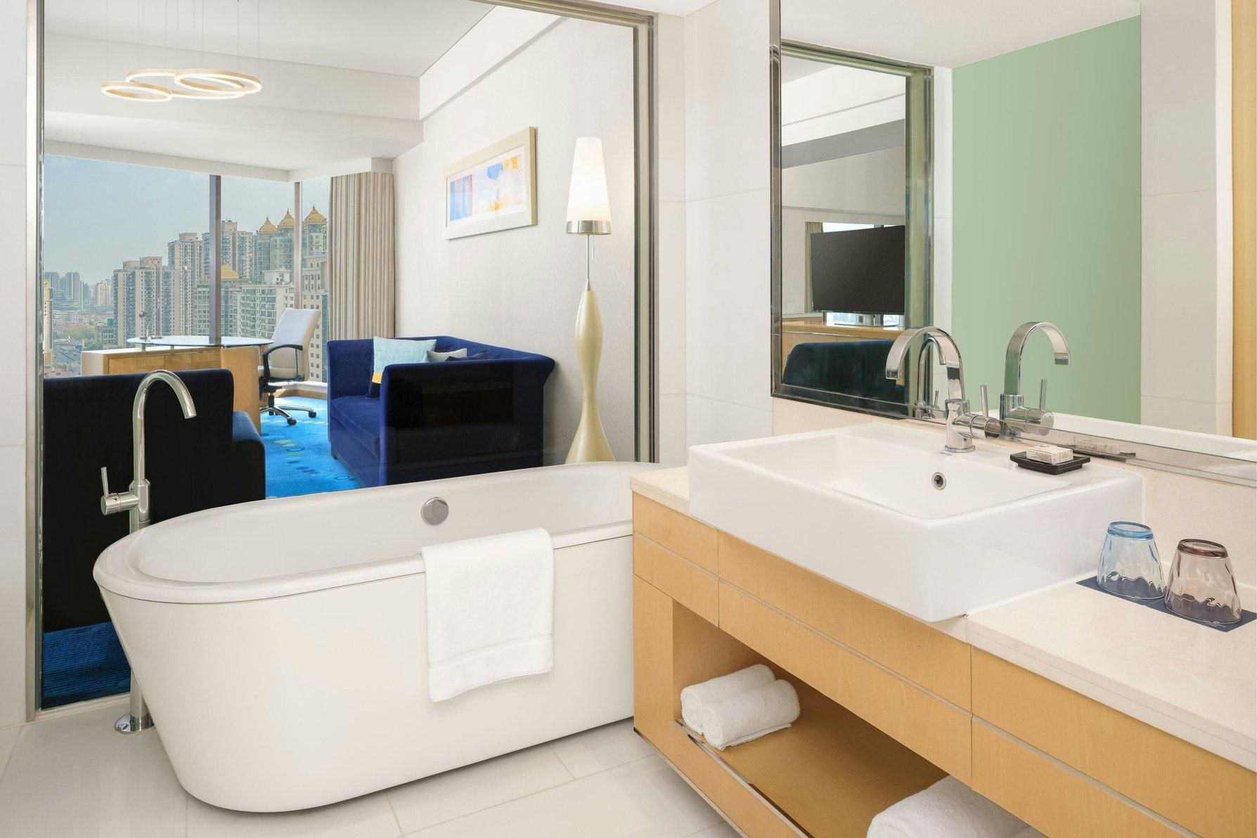 undefined Renaissance Shanghai Yu Garden Hotel 6