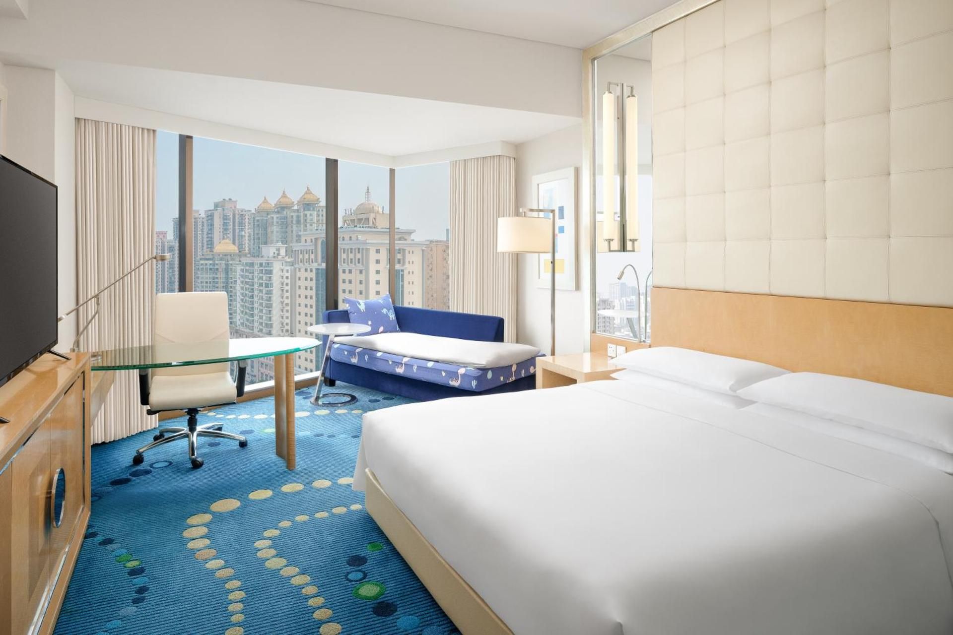 Premier Couch Room, Guest room, 1 King, Sofa bed, High floor