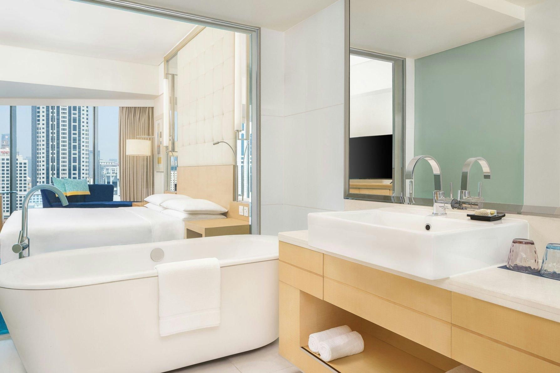 Bund River View Club Twin, Club lounge access, Guest room, 2 Double, Bund River view