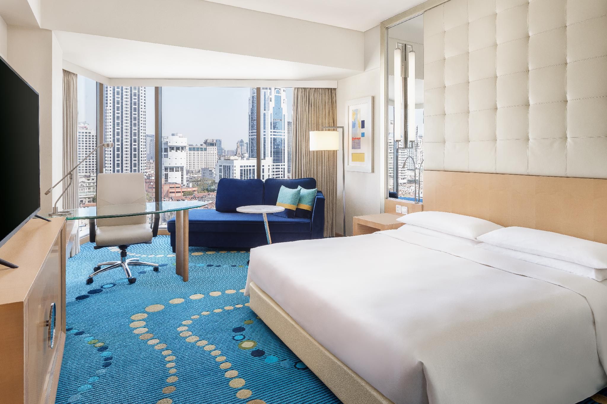 bund view king room, larger guest room, 1 king, bund view