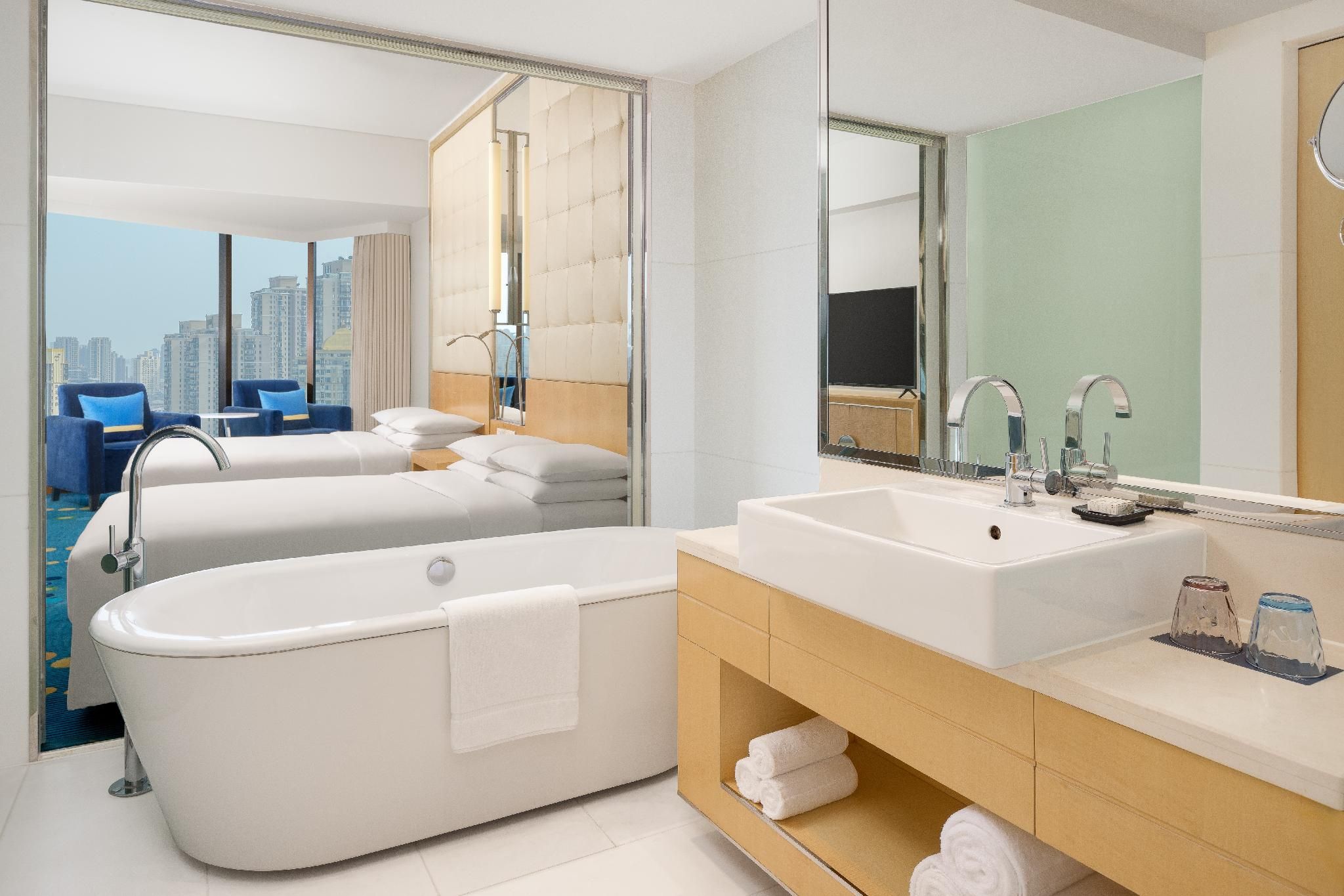 undefined Renaissance Shanghai Yu Garden Hotel 3