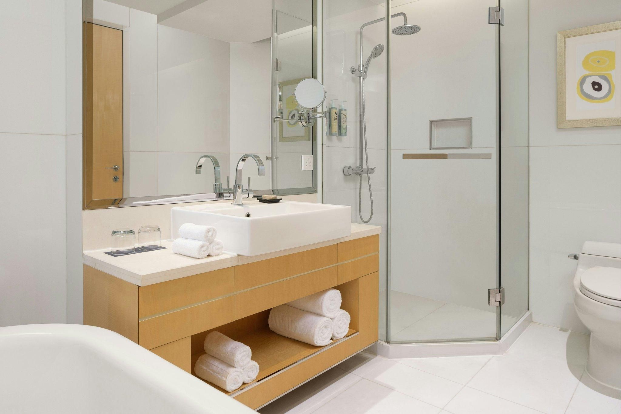 undefined Renaissance Shanghai Yu Garden Hotel 4