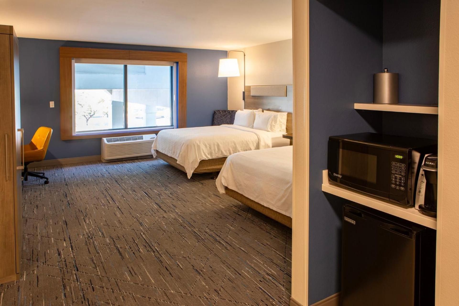 Queen Room with Two Queen Beds - Hearing Accessible