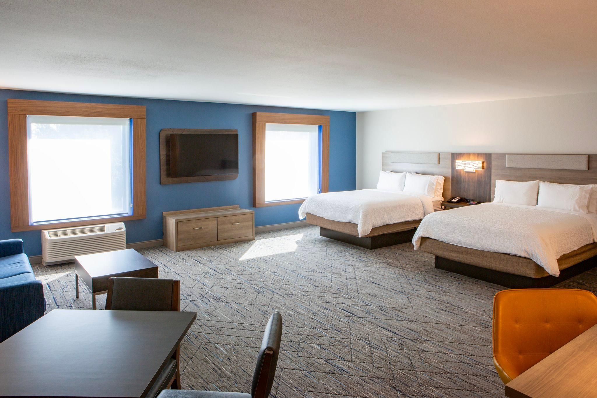 2 Queen Beds Suite