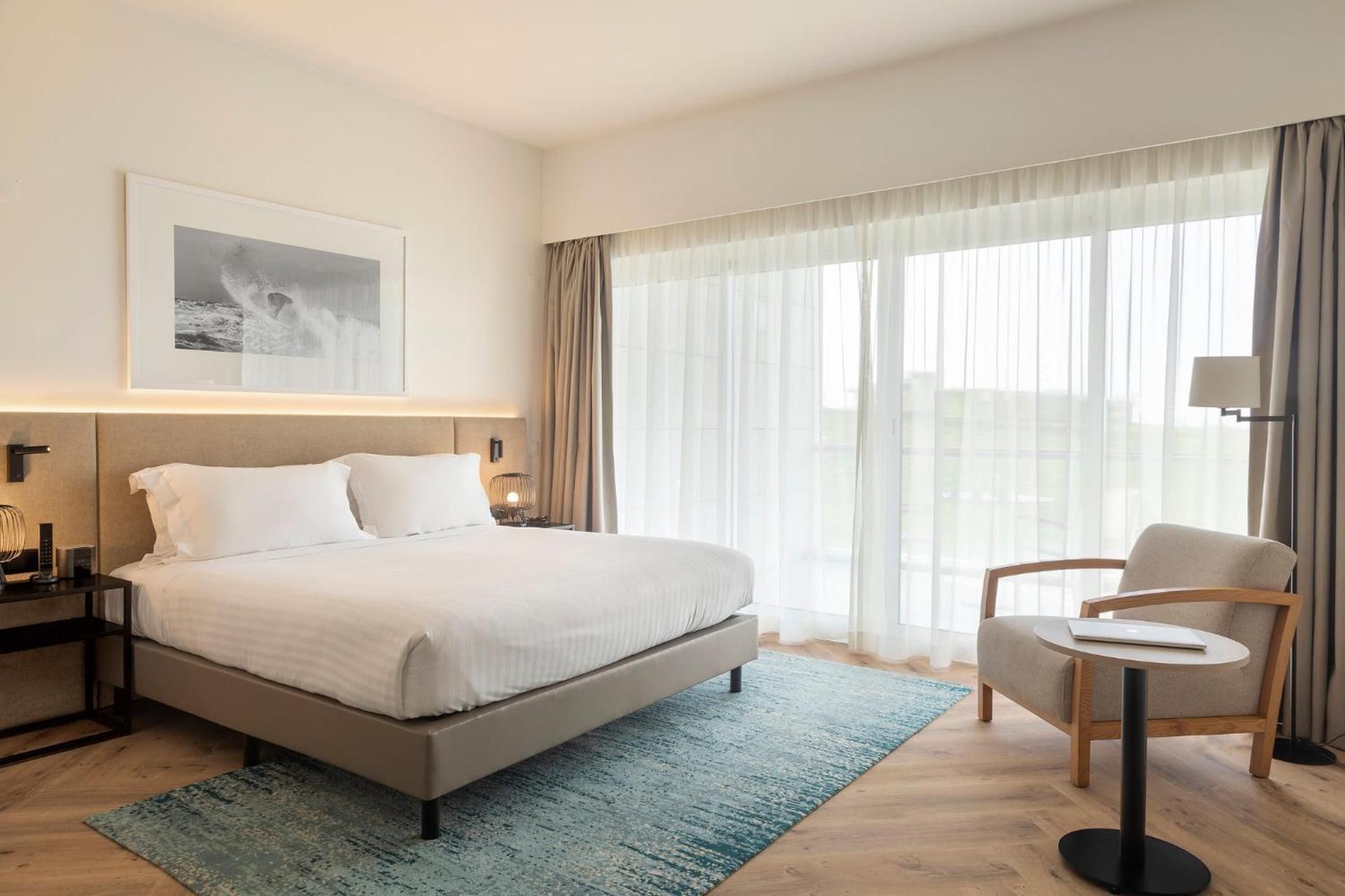 One-Bedroom Suite with Sea View