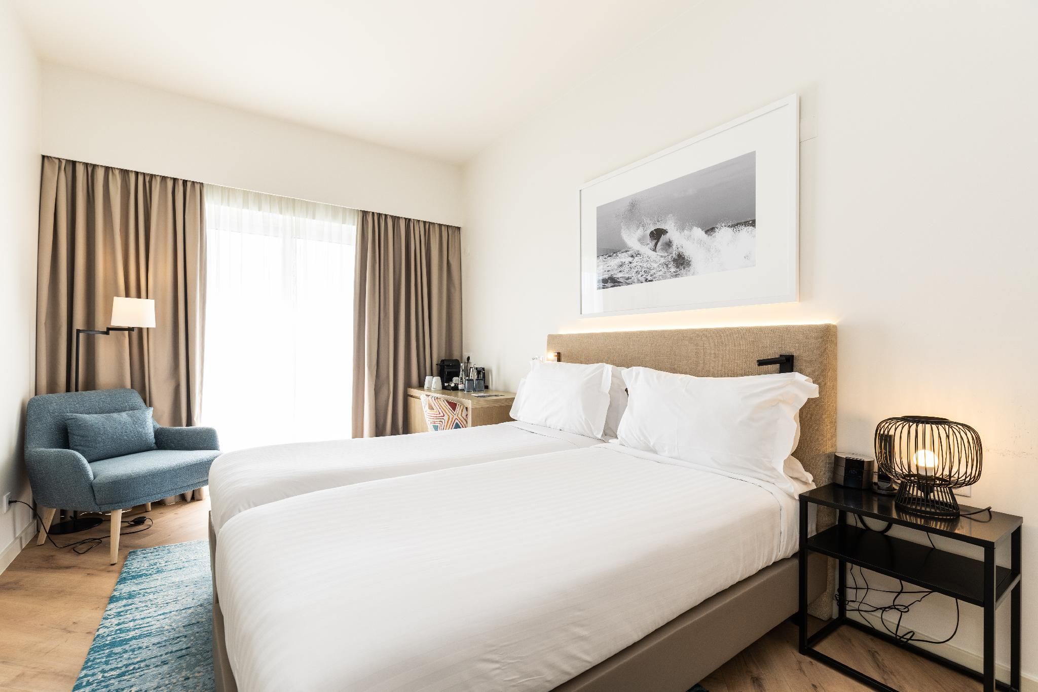 1 King Premium Accessible Balcony
