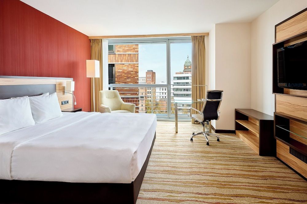 undefined Courtyard by Marriott Düsseldorf Hafen 10