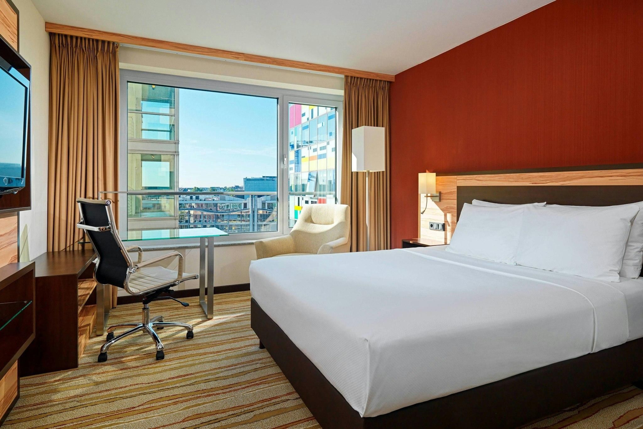 undefined Courtyard by Marriott Düsseldorf Hafen 2