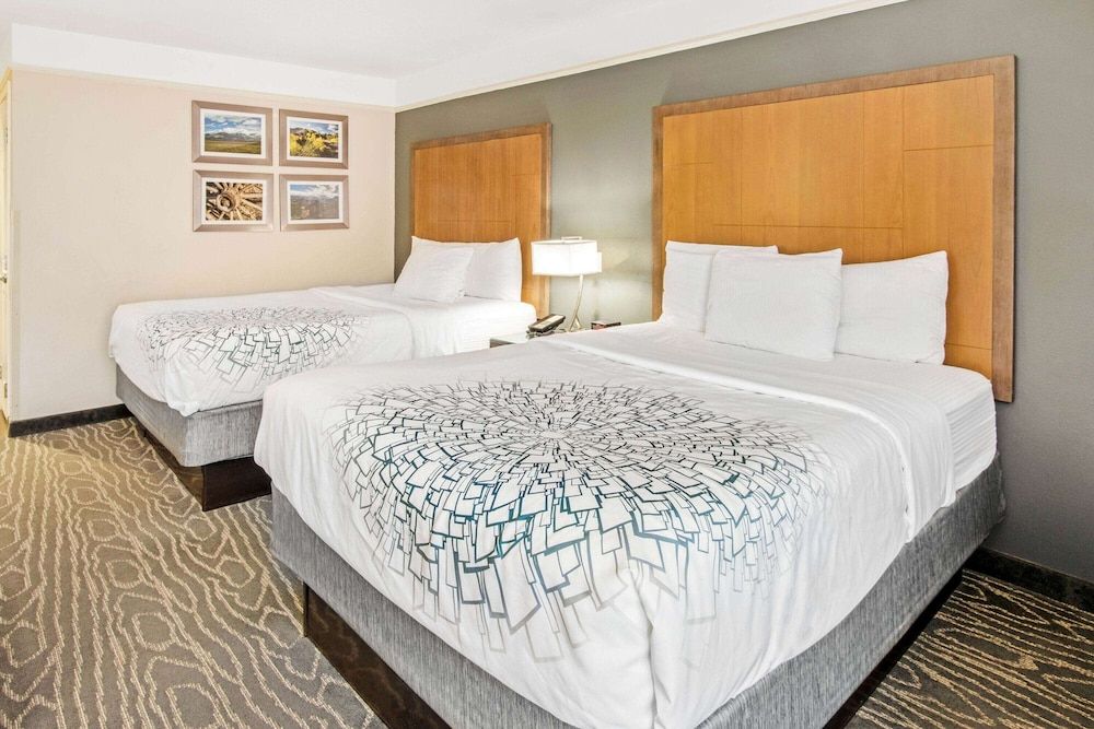 Room, 2 Queen Beds, Non Smoking