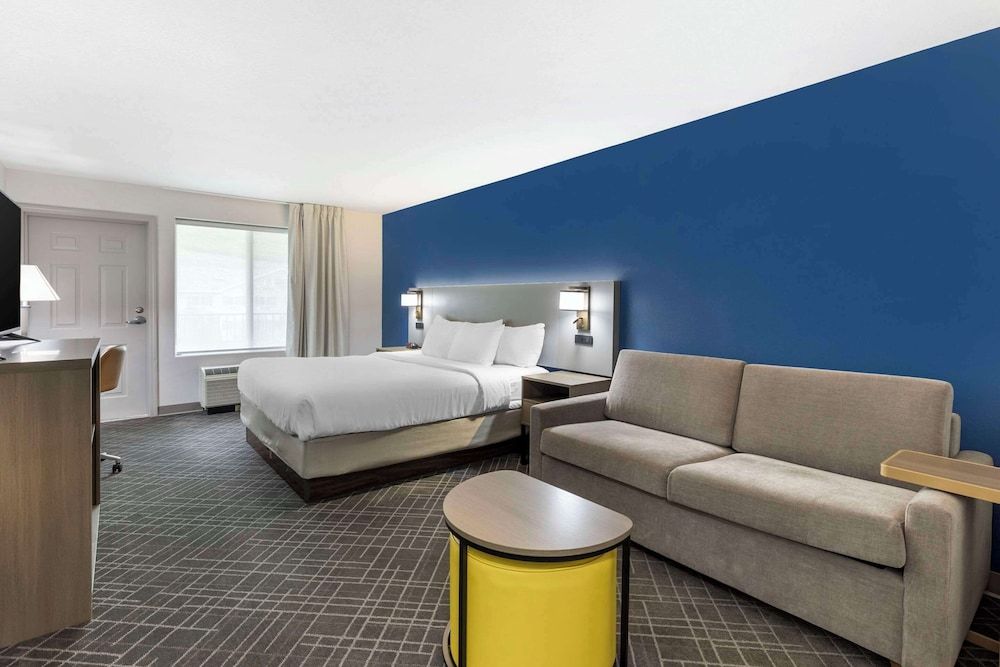 Business Room, 1 King Bed with Sofa bed, Non Smoking