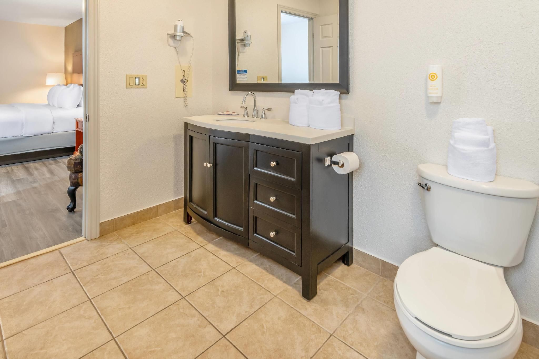 1 King Bed, 2 Queen Beds, Business Room, Suite, Nonsmoking