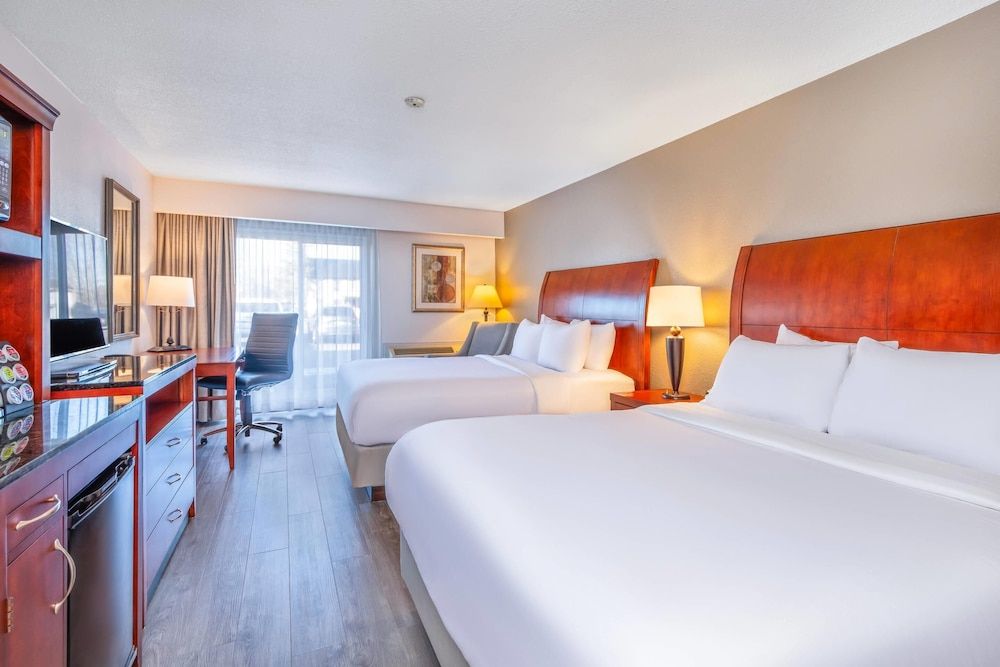 2 Queen Beds, Walkout Door