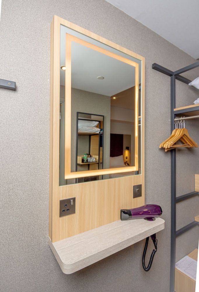 undefined Premier Inn Dubai International Airport 10