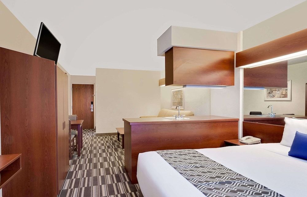 Studio Suite, 1 Queen Bed, Non Smoking