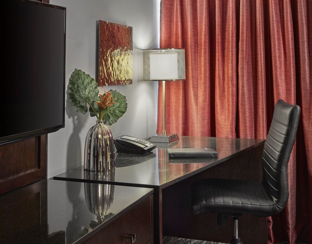 Matrix Hotel Deluxe Room, 1 King Bed 6