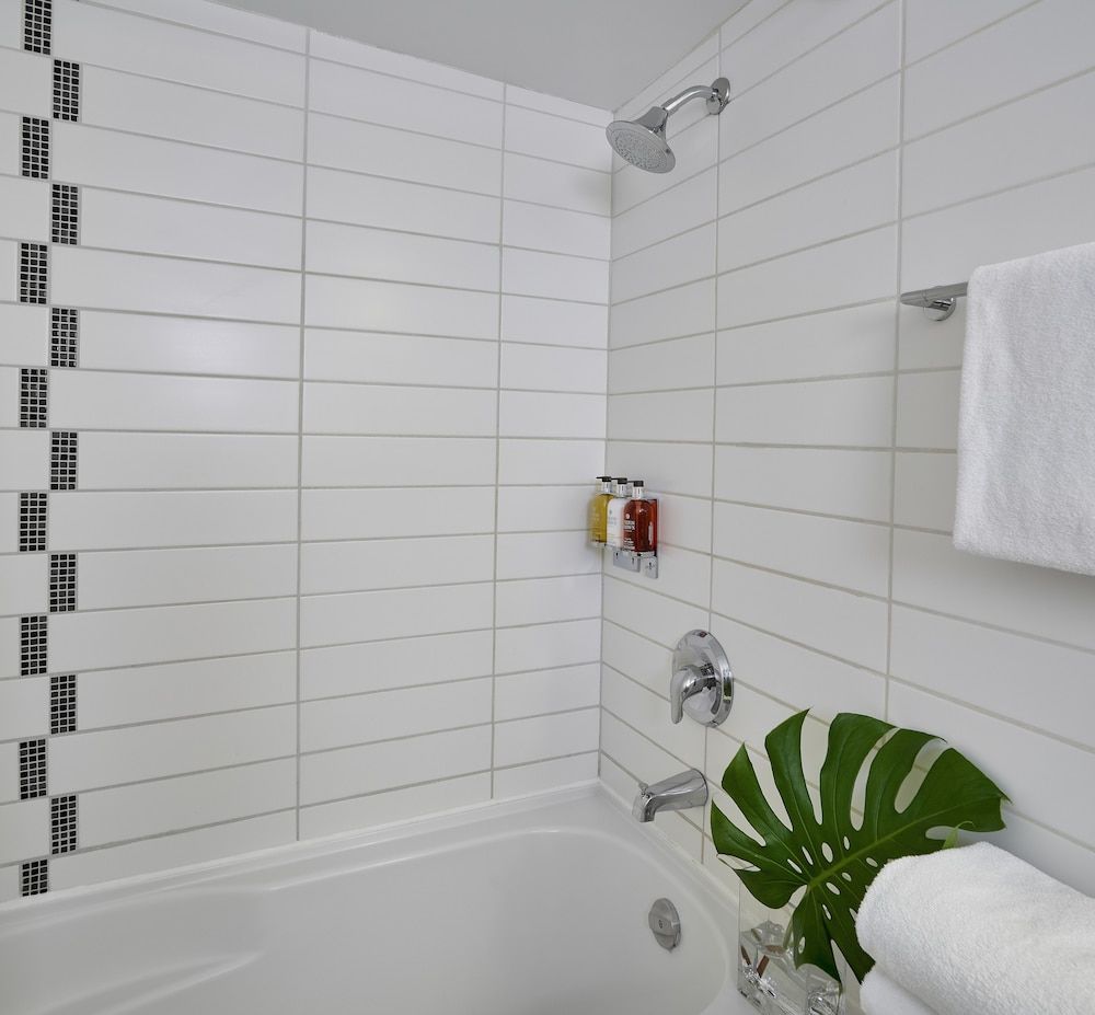 Matrix Hotel Deluxe Room, 1 King Bed 5