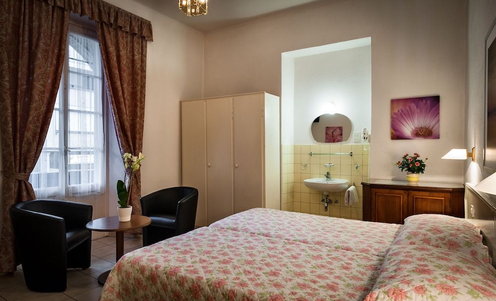 Triple Room with Shared Bathroom