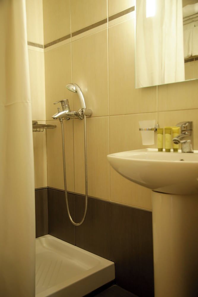 Astoria Hotel Basic Double Room (Budget) 8