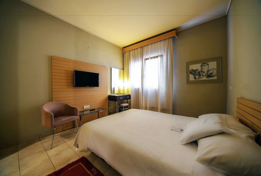 Astoria Hotel Basic Double Room (Budget) 2