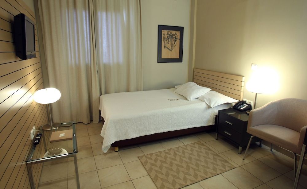 Astoria Hotel Basic Double Room (Budget) 3