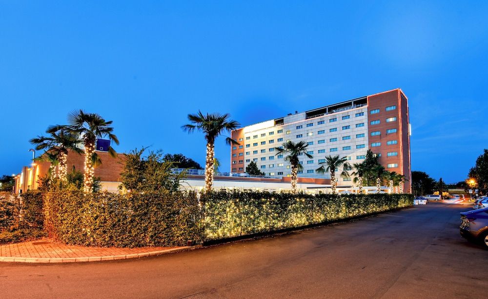 undefined The Sydney Hotel 6