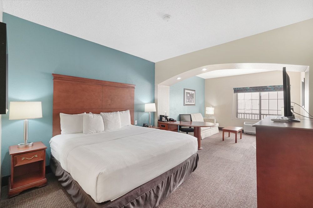 undefined La Quinta Inn & Suites by Wyndham Houston Hobby Airport 7