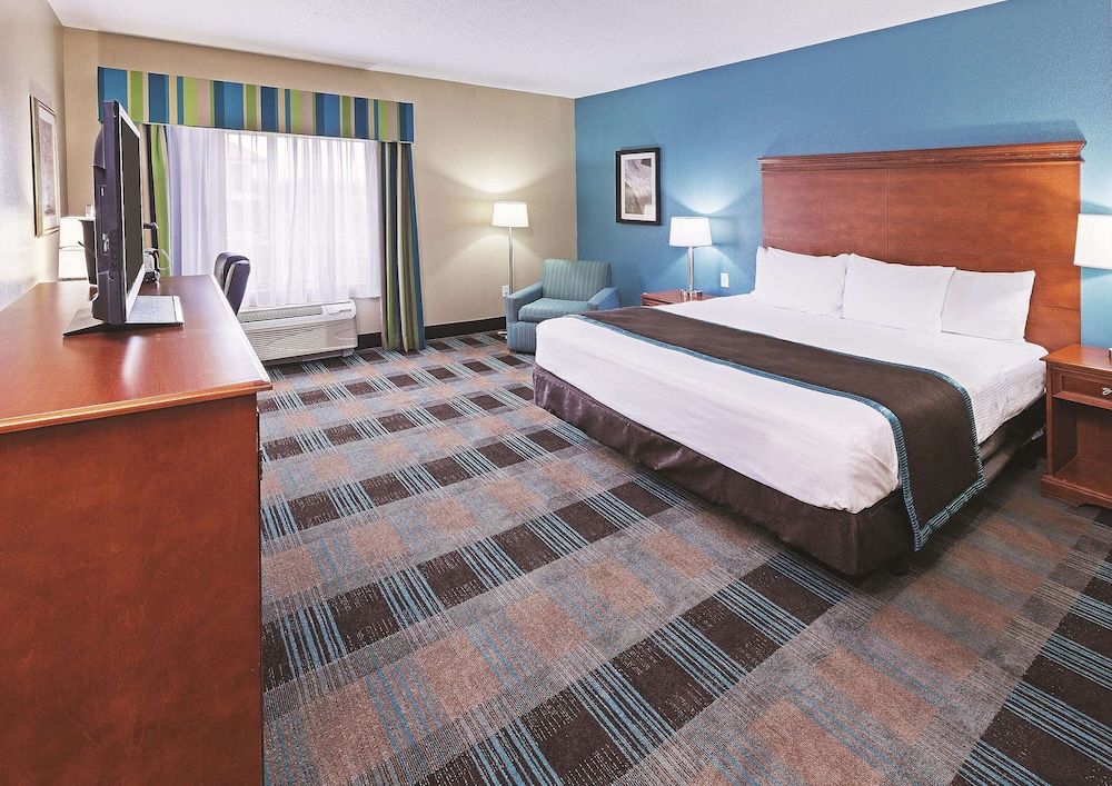 undefined La Quinta Inn & Suites by Wyndham Houston Hobby Airport 3