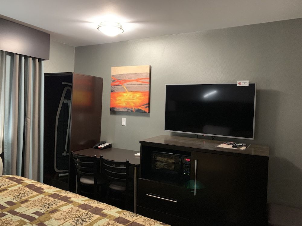 Red Carpet Inn Elmwood Park Standard Room, 1 King Bed, Non Smoking 6