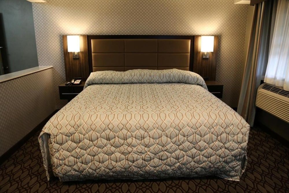 Red Carpet Inn Elmwood Park Standard Room, 1 King Bed, Non Smoking 2