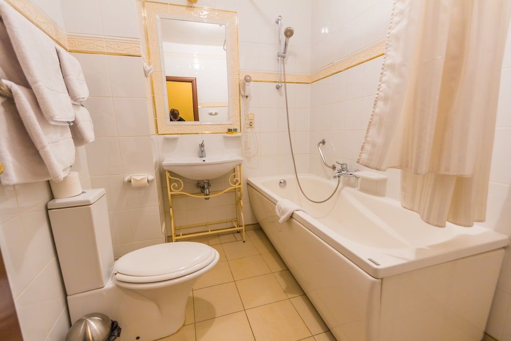 Garden Palace Hotel Superior Double Room 5