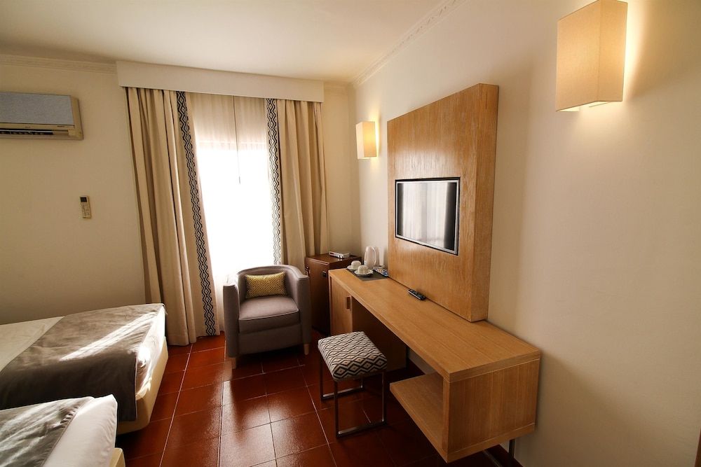 Best Western Hotel Dom Bernardo Standard Room, 2 Twin Beds, Non Smoking 7