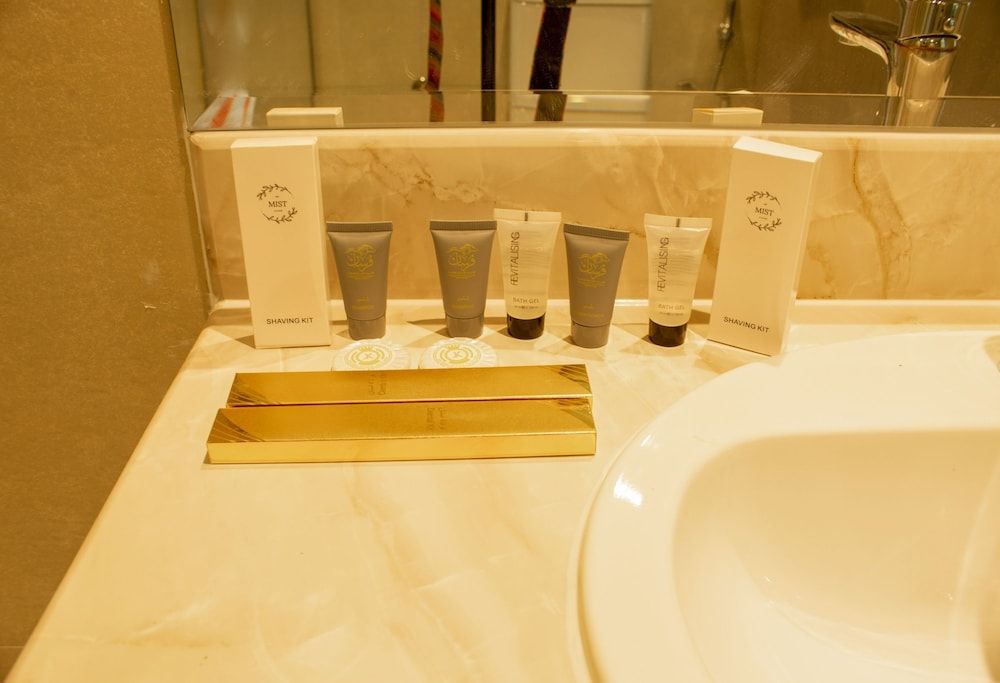 Capital O 111 Infinity Suites Twin Room