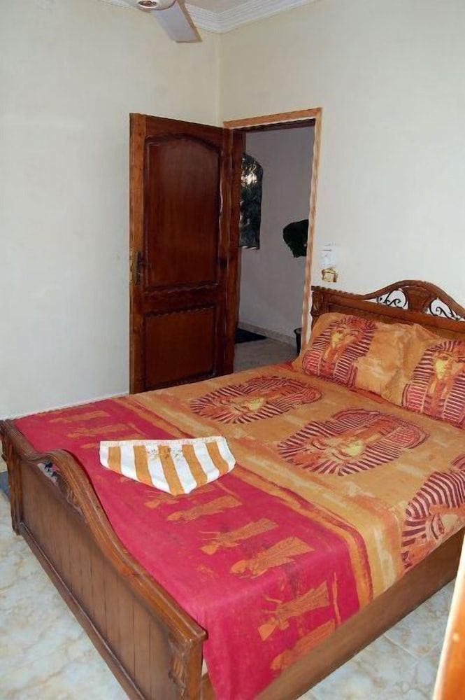 Economy Double Room, 1 King Bed