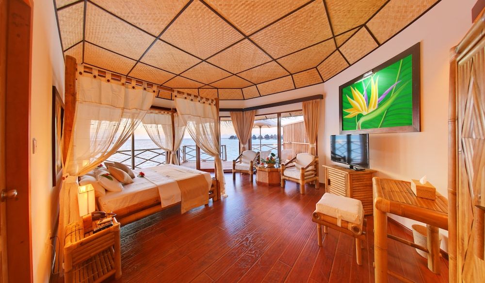Superior Bungalow, Overwater