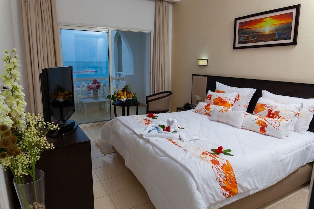 Hotel Ezzahra Dar Tunis Superior Room, Sea View (with jacuzzi) 3