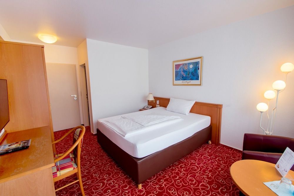 Caravelle Hotel im Park Classic Single Room 2