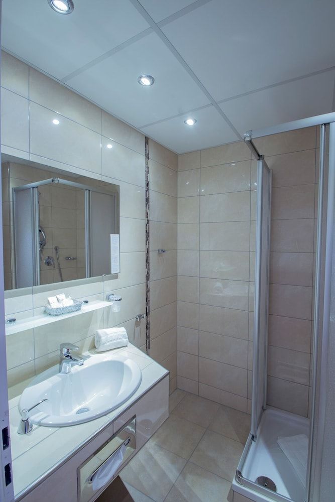 Caravelle Hotel im Park Classic Single Room 3