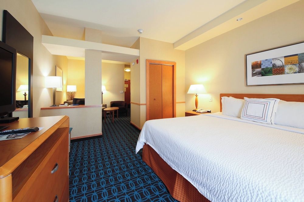 Room, 1 King Bed with Sofa bed (Mobility/Hearing Accessible, Tub)