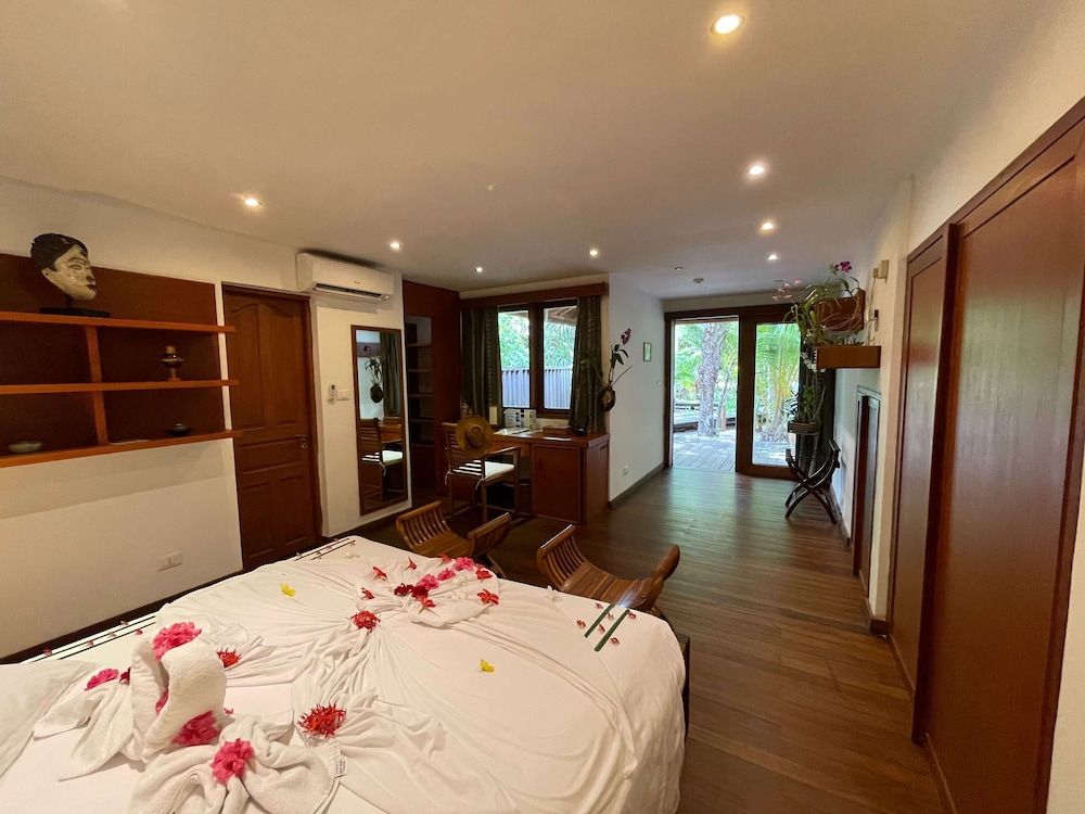 Gangehi Island Resort Club Room, 1 King Bed 4