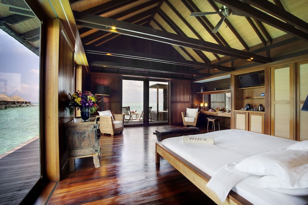 Gangehi Island Resort Deluxe Villa, Overwater 3