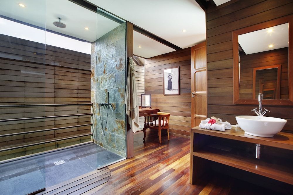 Gangehi Island Resort Deluxe Villa, Overwater 5