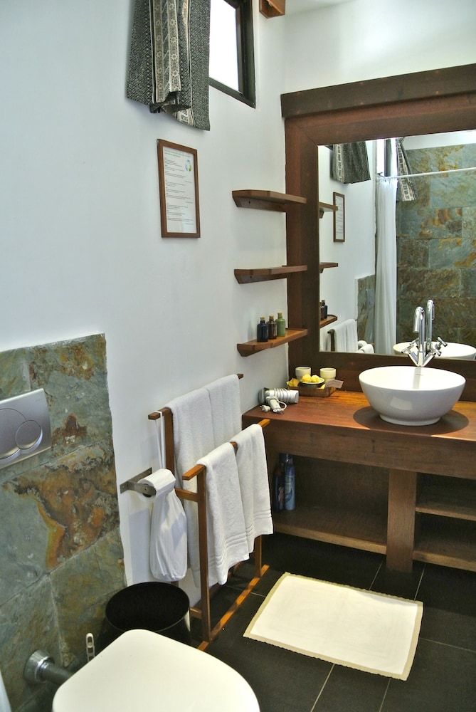 Gangehi Island Resort Club Room, 1 King Bed 6