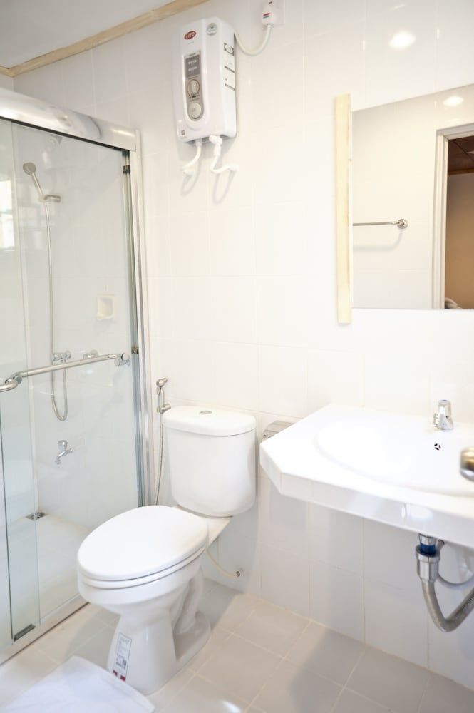 Stingray Beach Inn Deluxe Double or Twin Room with Garden View 3